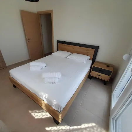 Summer Suites *